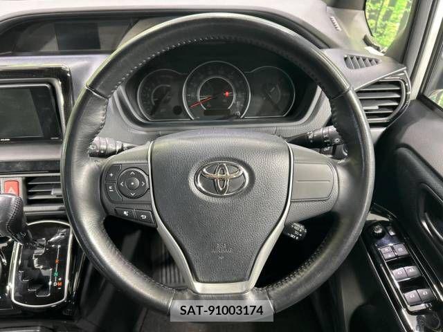 Toyota VOXY 2018-08 370284-11