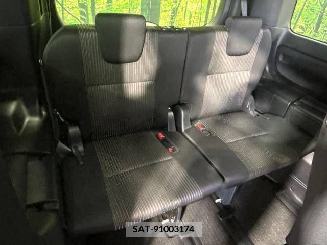 Toyota VOXY 2018-08 370284-10