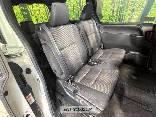 Toyota VOXY 2018-08 370284-9