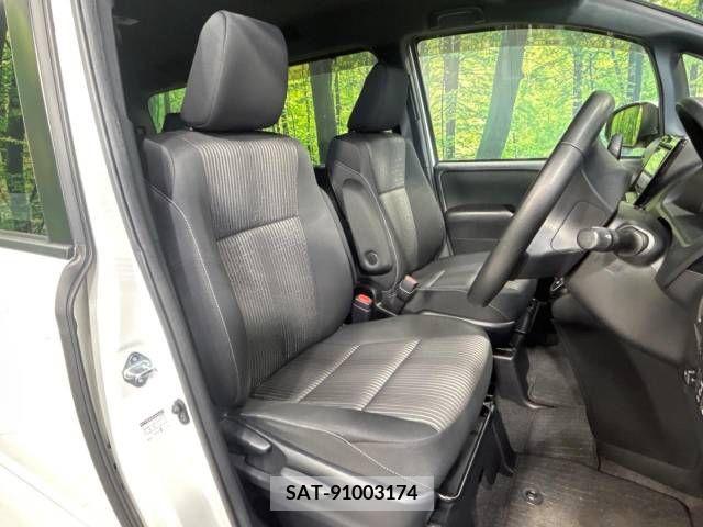 Toyota VOXY 2018-08 370284-8