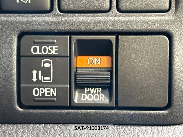 Toyota VOXY 2018-08 370284-6