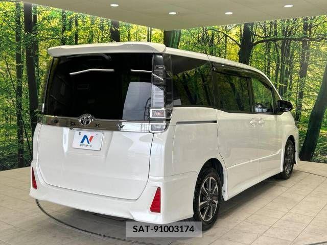 Toyota VOXY 2018-08 370284-17