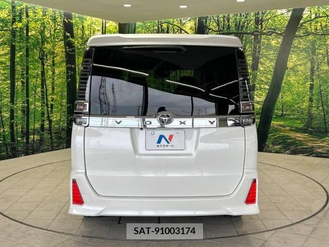 Toyota VOXY 2018-08 370284-15