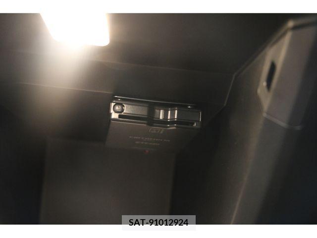 Renault LUTECIA 2022-07 335126-15