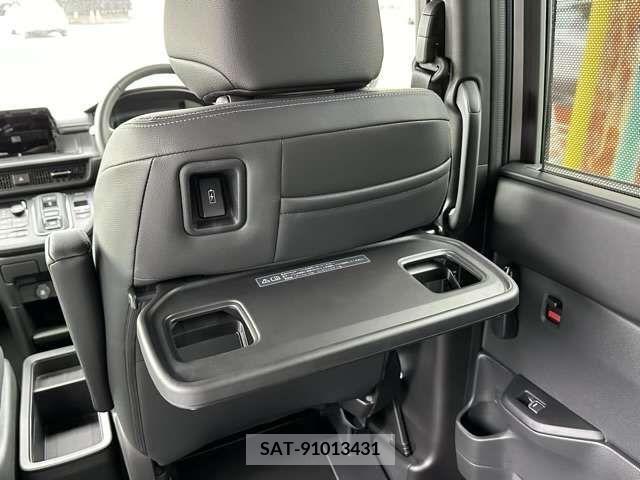 Honda STEP WGN 2023-11 324739-11