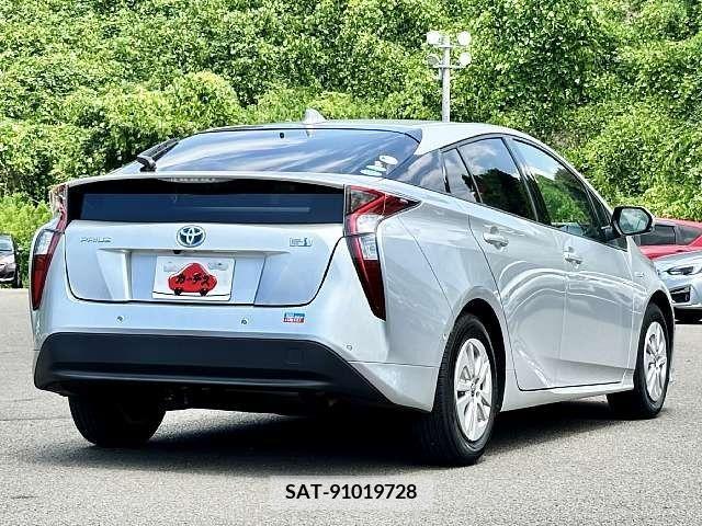 Toyota PRIUS 2017-04 378517-2