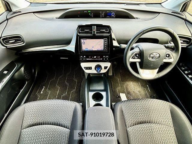Toyota PRIUS 2017-04 378517-1