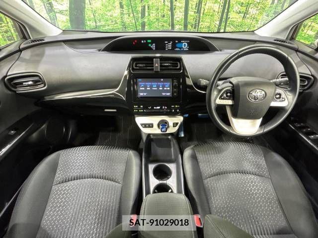 Toyota PRIUS 2016-06 243929-1
