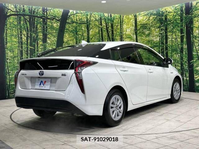 Toyota PRIUS 2016-06 243929-17