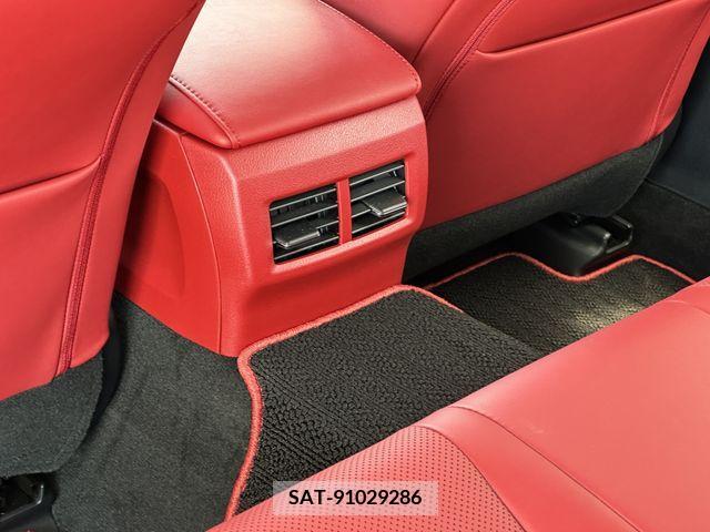 Lexus IS 2023-06 300024-15