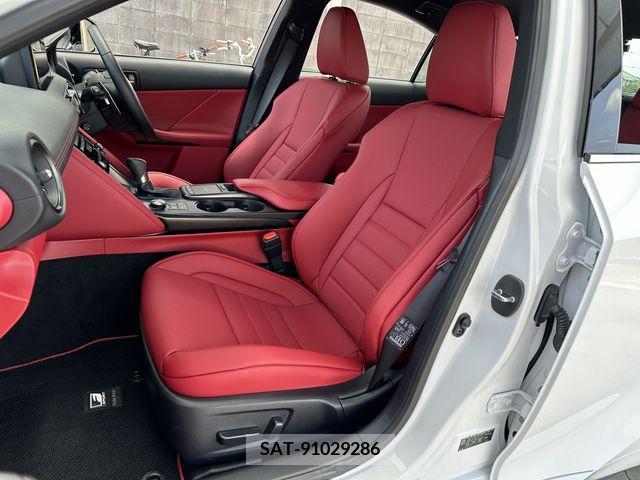 Lexus IS 2023-06 300024-16