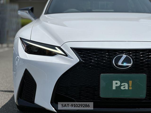 Lexus IS 2023-06 300024-19