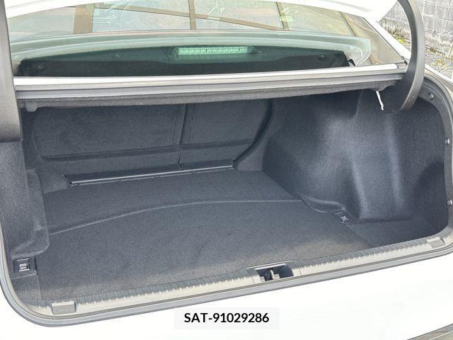 Lexus IS 2023-06 300024-17