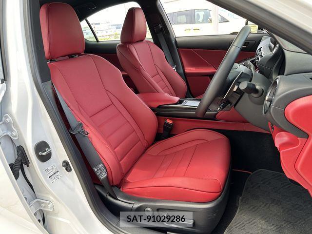 Lexus IS 2023-06 300024-13