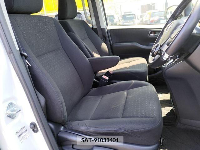Toyota VOXY 2015-12 370493-20