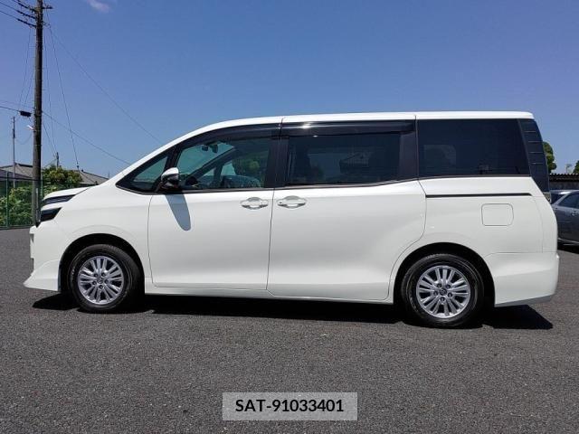 Toyota VOXY 2015-12 370493-11
