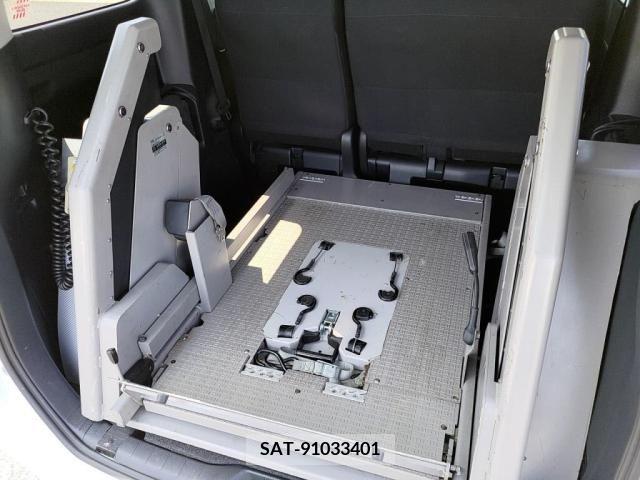 Toyota VOXY 2015-12 370493-26