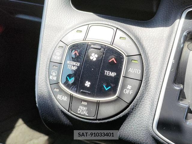 Toyota VOXY 2015-12 370493-13