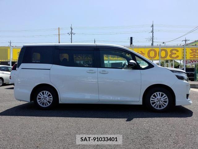 Toyota VOXY 2015-12 370493-10