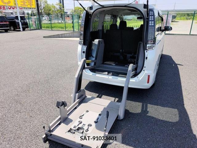 Toyota VOXY 2015-12 370493-25