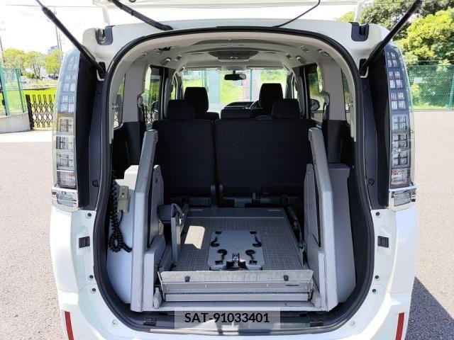 Toyota VOXY 2015-12 370493-24