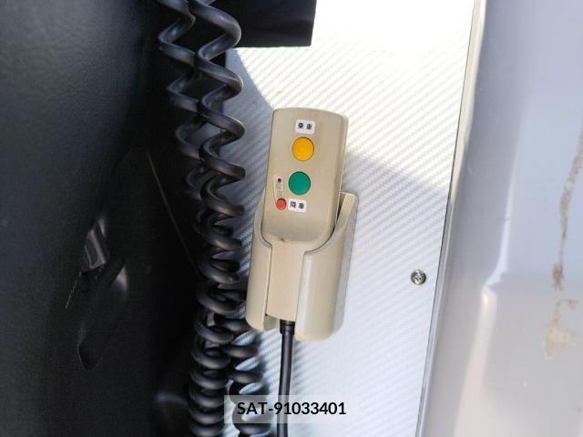 Toyota VOXY 2015-12 370493-27
