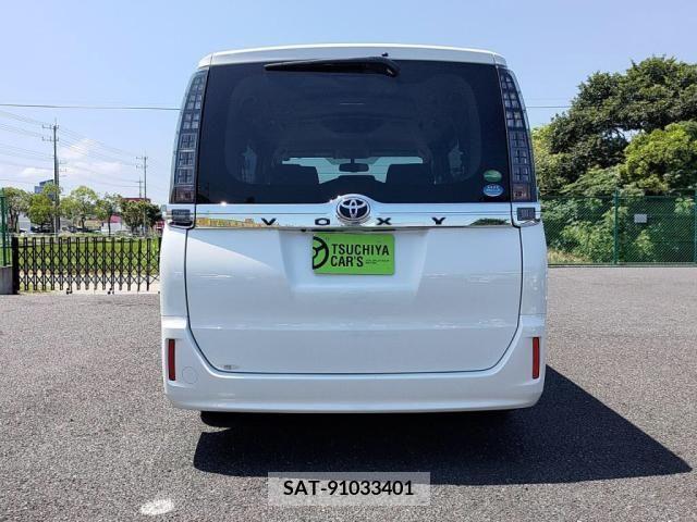 Toyota VOXY 2015-12 370493-9