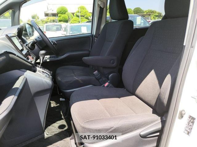 Toyota VOXY 2015-12 370493-21