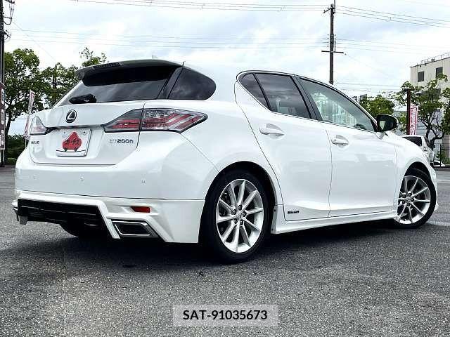 Lexus CT 2012-01 322656-2