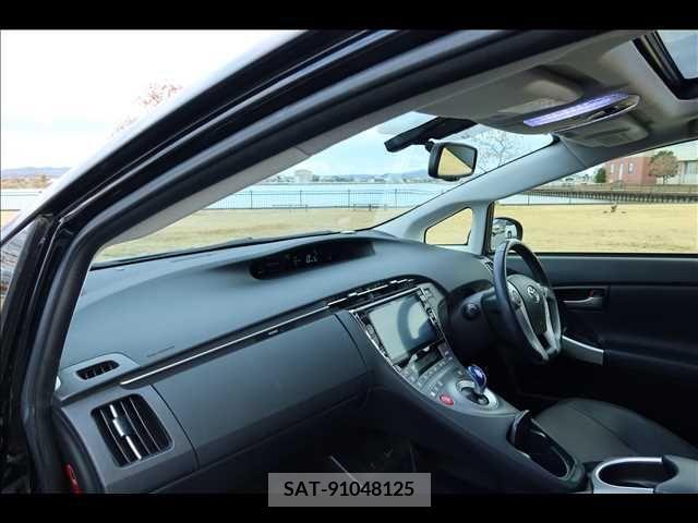 Toyota PRIUS 2014-11 252502-16
