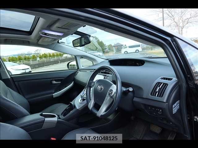Toyota PRIUS 2014-11 252502-10