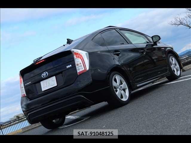 Toyota PRIUS 2014-11 252502-7