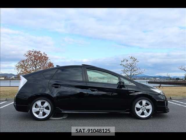 Toyota PRIUS 2014-11 252502-6