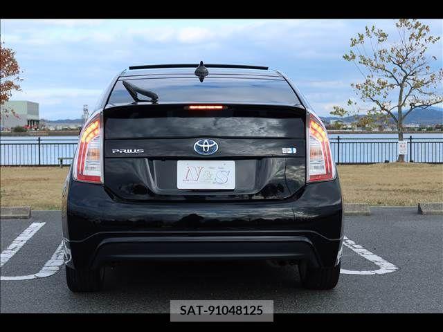 Toyota PRIUS 2014-11 252502-4