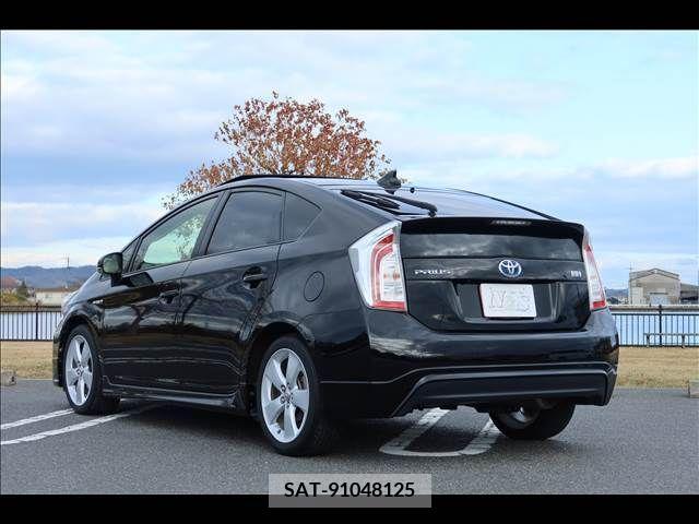 Toyota PRIUS 2014-11 252502-3