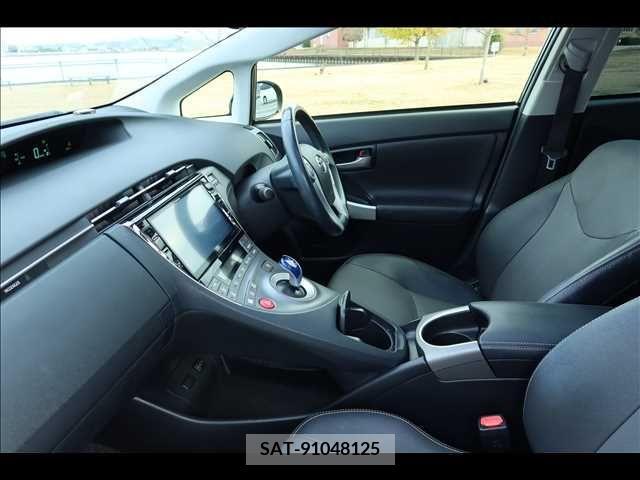 Toyota PRIUS 2014-11 252502-18