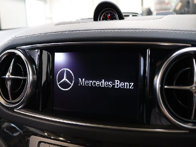 Mercedes Benz SL-CLASS 2017-08 7896-9