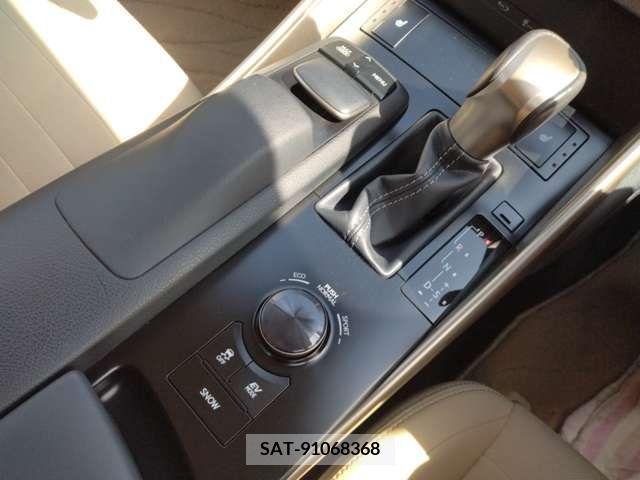 Lexus IS 2013-11 297901-12