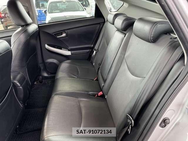 Toyota PRIUS 2013-09 233047-11