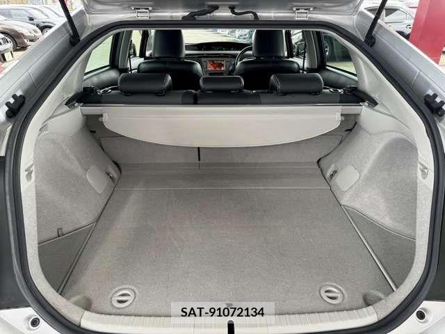 Toyota PRIUS 2013-09 233047-10