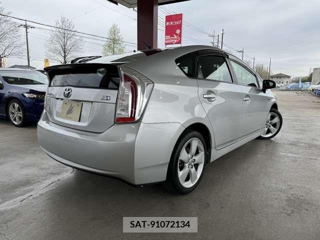 Toyota PRIUS 2013-09 233047-6