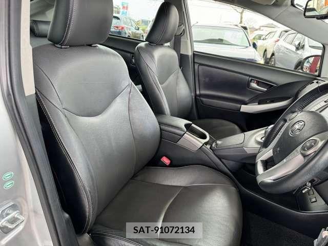 Toyota PRIUS 2013-09 233047-8