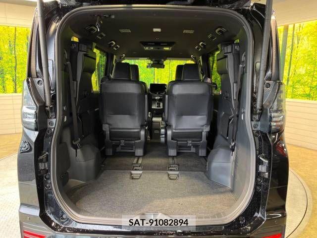 Toyota VOXY 2023-04 370353-11