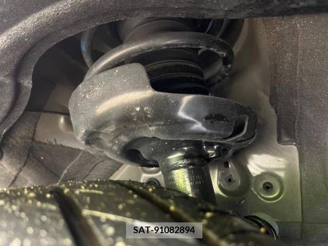 Toyota VOXY 2023-04 370353-19