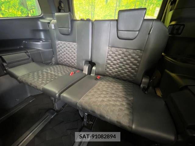 Toyota VOXY 2023-04 370353-10