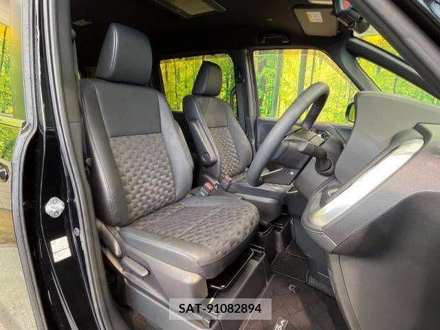 Toyota VOXY 2023-04 370353-8