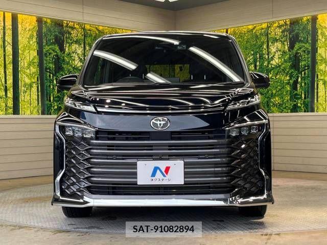 Toyota VOXY 2023-04 370353-15