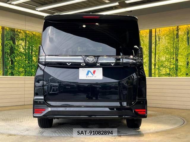 Toyota VOXY 2023-04 370353-16