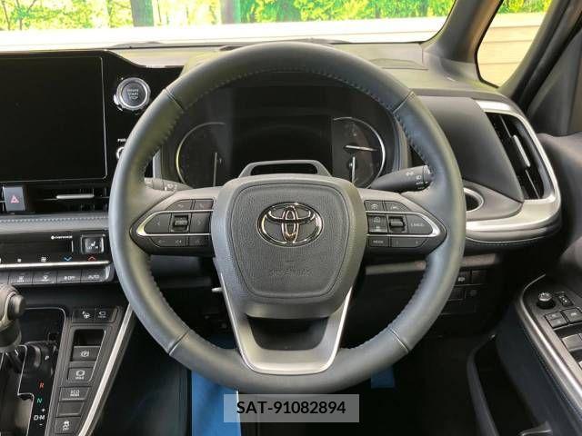 Toyota VOXY 2023-04 370353-12