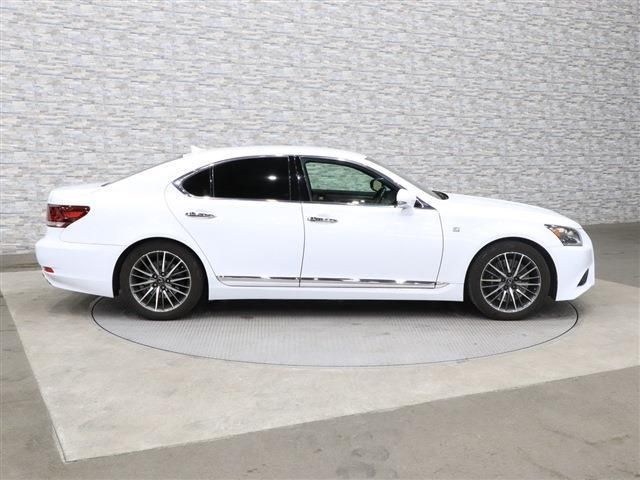 Lexus LS 2012-10 607-5